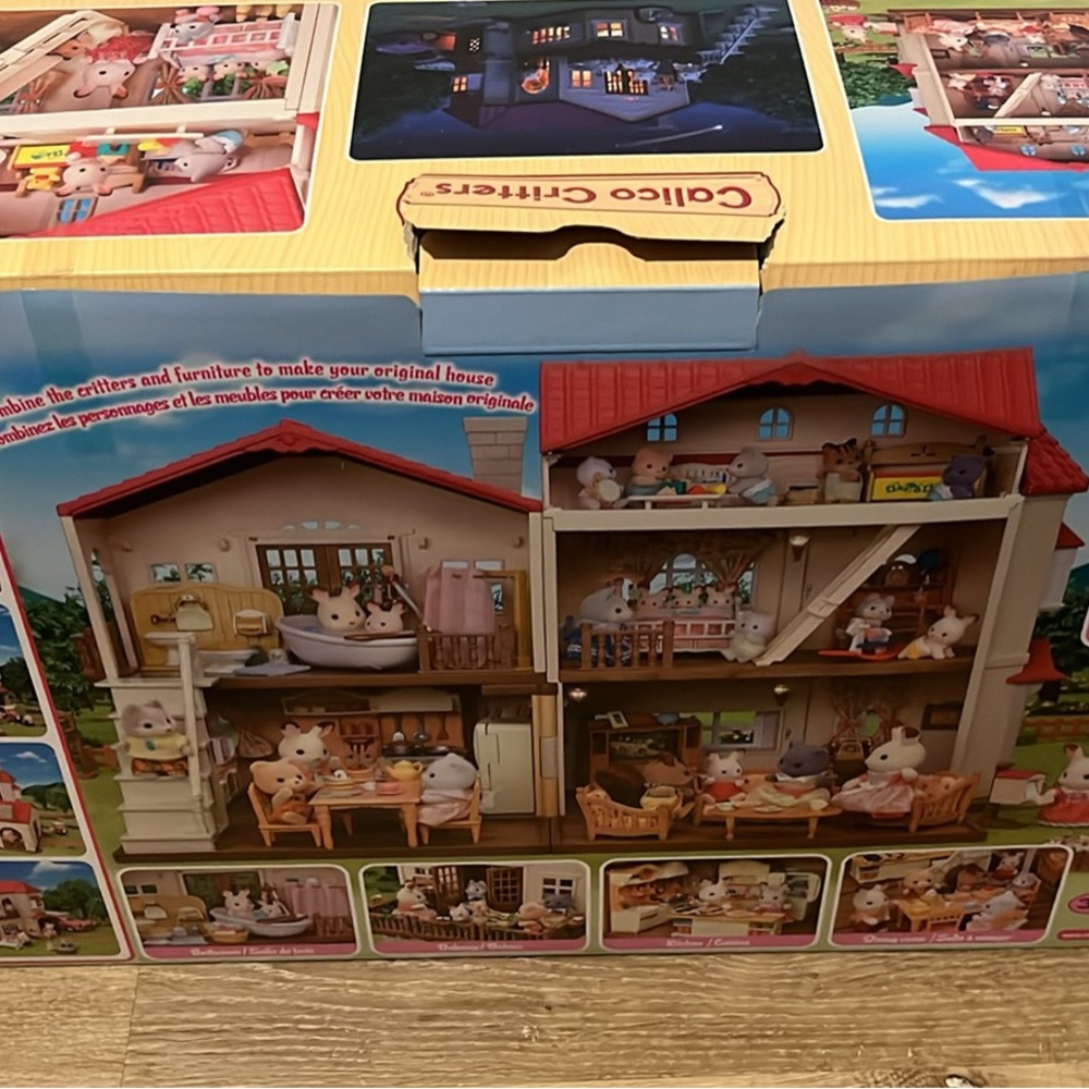 Calico Critters Country House with Hidden Attic NEW!